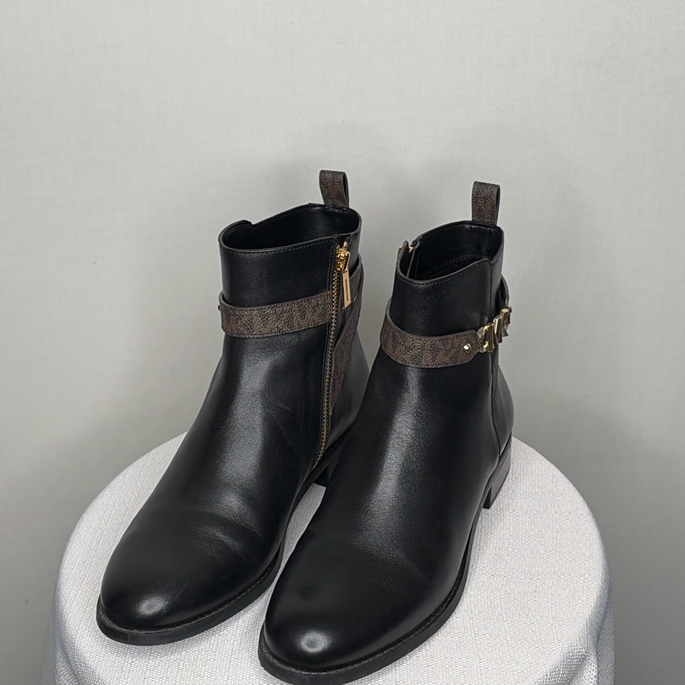 Michael Kors Black Leather Ankle Boots women’s Size 8 MK Logo Strap(B82)✨